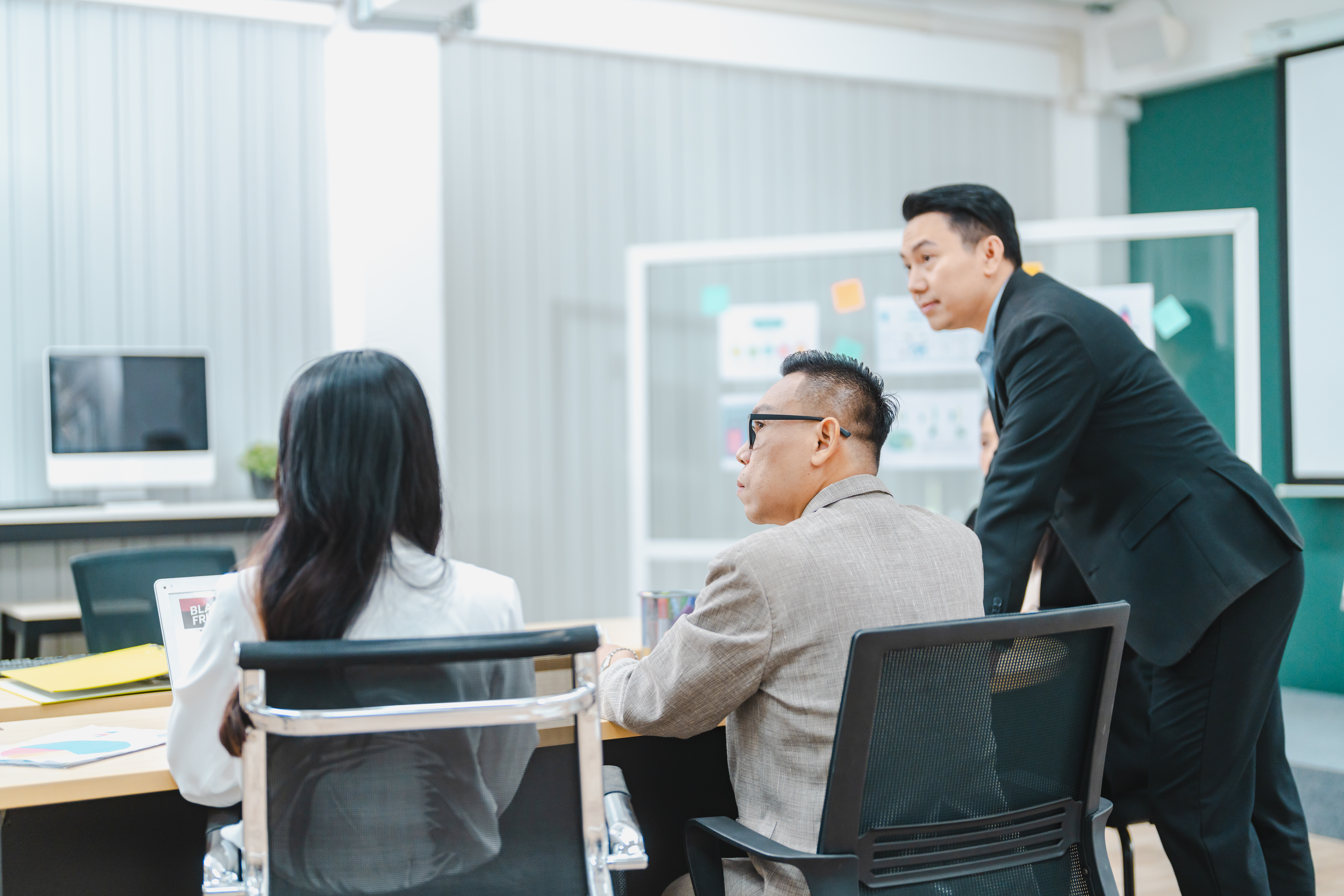 XL Trucking & Handling Team